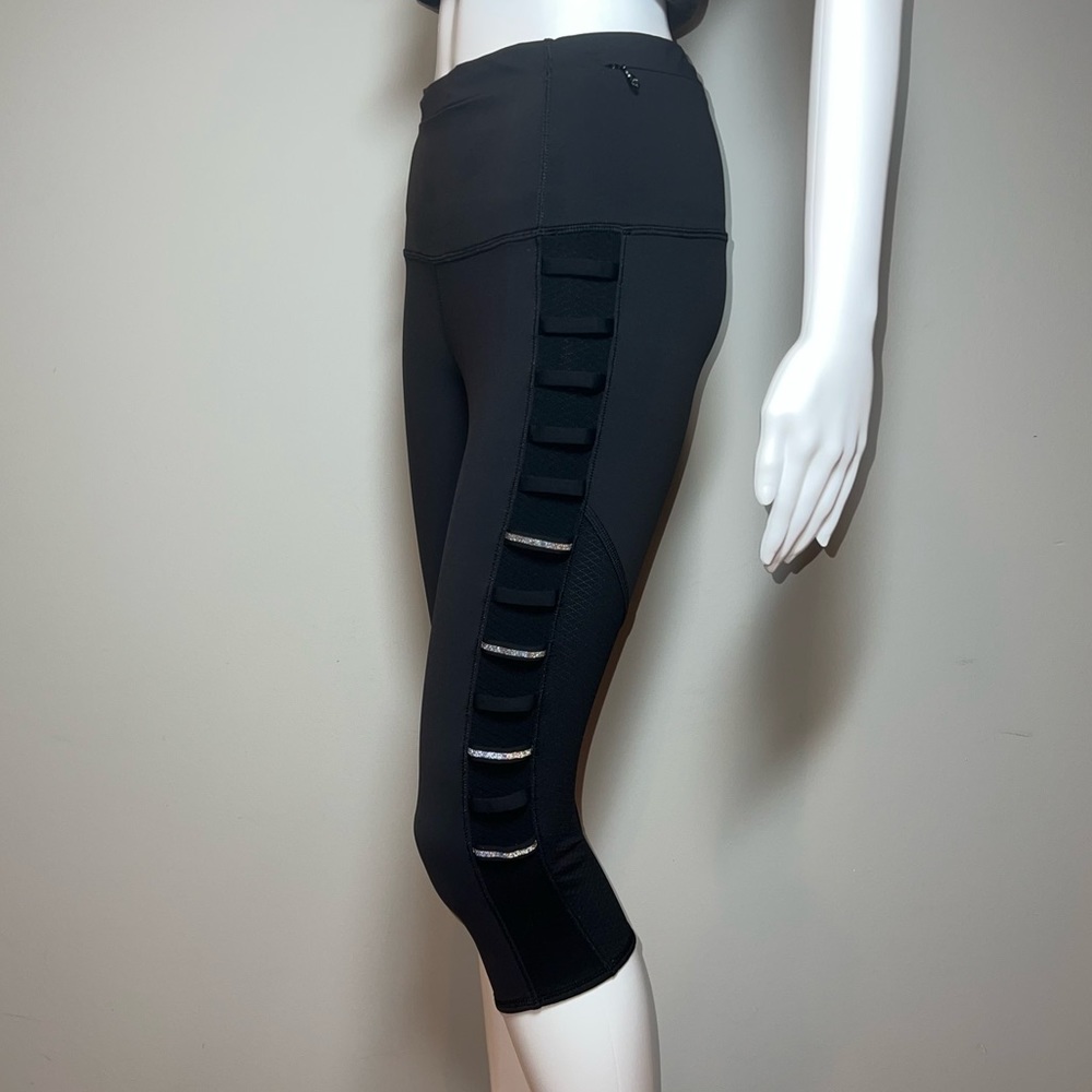 Lululemon Run black cropped leggings with reflective bands on the side